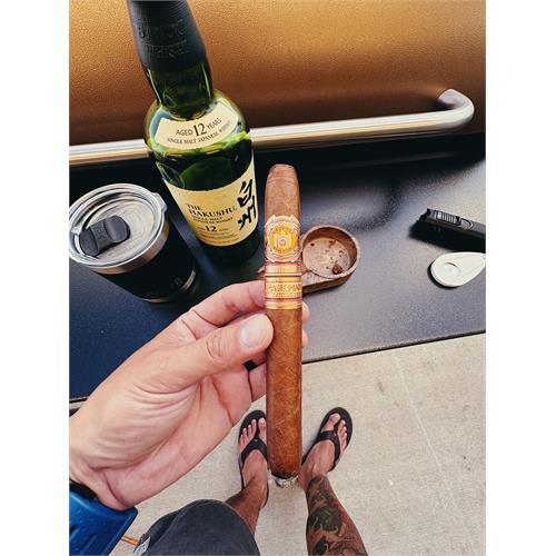 Arturo Fuente Rare Pink VS Sophisticated Hooker 7 1/4 * 53