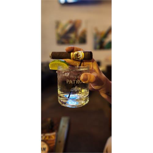 El Mago Triunfante Connecticut Toro Tubo 6  * 52