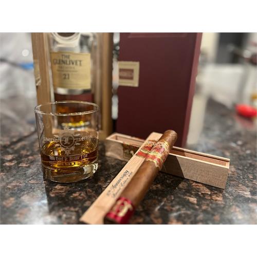 Flor de las Antillas 10th Anniversary LE 2022 Toro 6 1/2 * 52