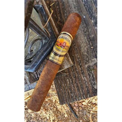 La Aurora Hors D Age 2021 Toro 6  * 54