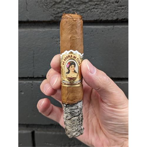 La Aroma de Cuba Connecticut Robusto 5 1/4 * 54