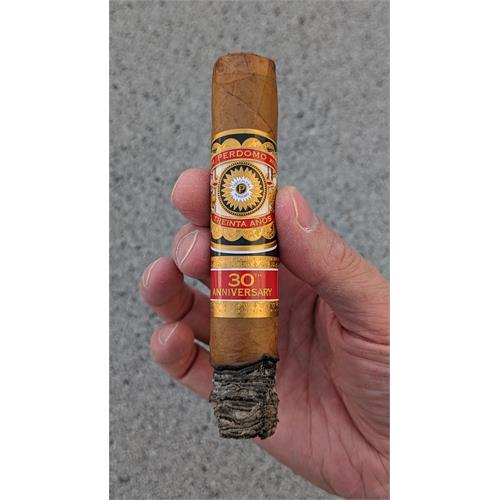 Perdomo 30th Anniversary Connecticut Robusto 5  * 54