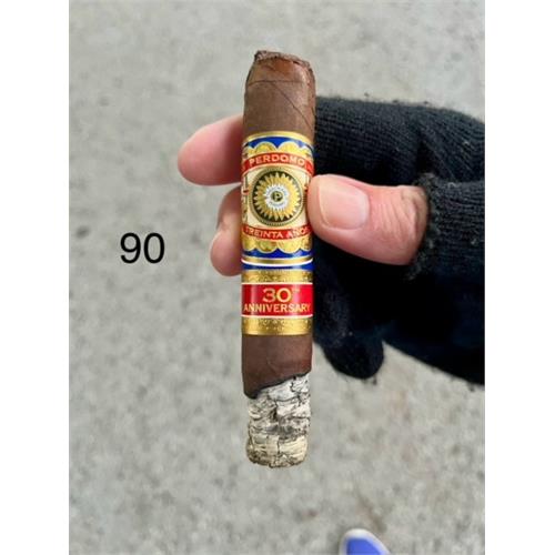 Perdomo 30th Anniversary Maduro Robusto 5  * 54