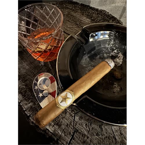 Stillwell Star Holiday 2023 6  * 52