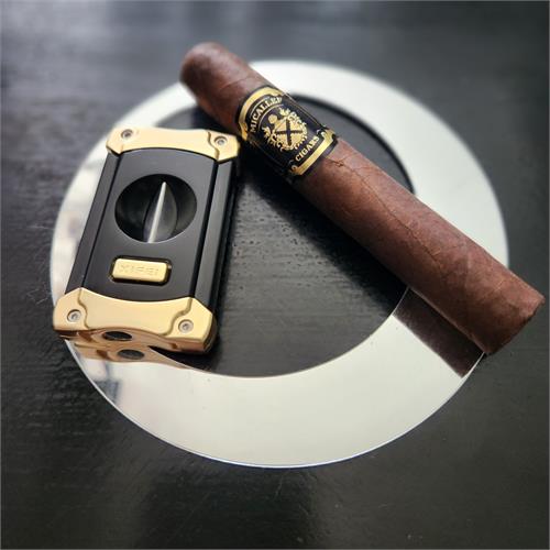 Micallef Black Robusto 5  * 52