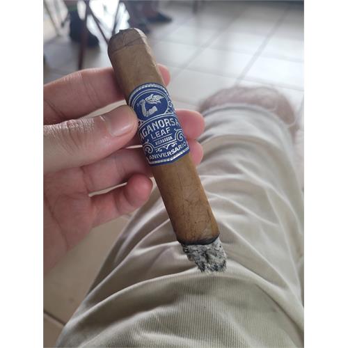 Aganorsa Leaf Aniversario Connecticut Box-Pressed Toro 6 1/4 * 52