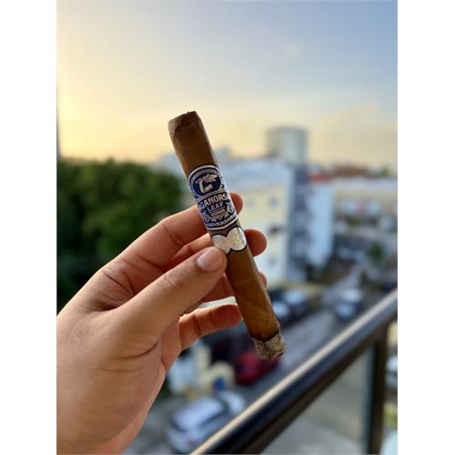 Aganorsa Leaf Aniversario Connecticut Box-Pressed Toro 6 1/4 * 52