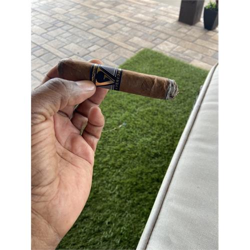 Crowned Heads La Vereda No. 52 6 1/2 * 52
