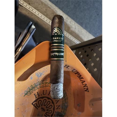 H. Upmann The Banker Daytrader Whale 6  * 60