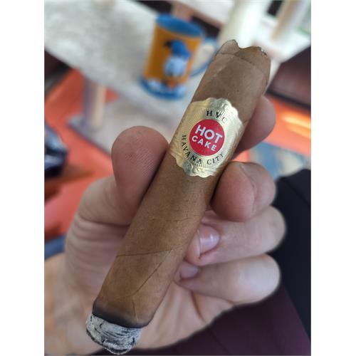 HVC Hot Cake Golden Line Connecticut Laguito No. 4 4 1/2 * 52