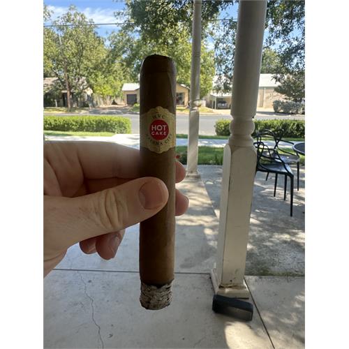 HVC Hot Cake Golden Line Connecticut Laguito No. 5 6  * 54