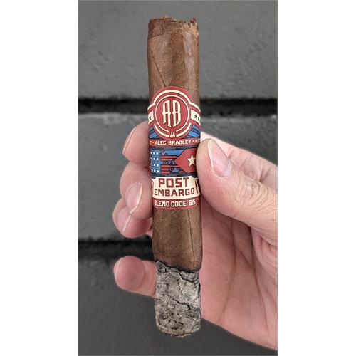 Alec Bradley Post Embargo Blend Code B15 Robusto 5  * 52