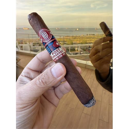 Alec Bradley Post Embargo Blend Code B15 Toro 6  * 52