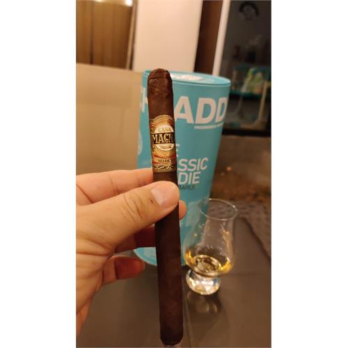 Casa Magna Colorado Lancero LE 7  * 40