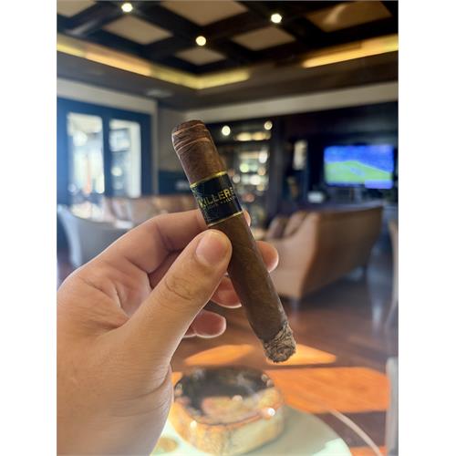 BLK WKS Killer Bee Robusto 5  * 50