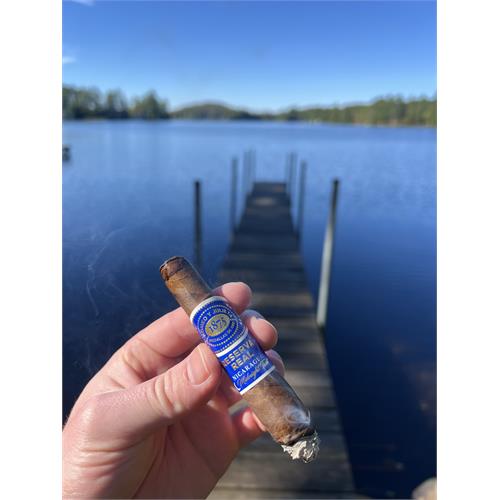 Romeo y Julieta Reserva Real Nicaragua Midnight Twist Twisted Love Story 4 1/4 * 46