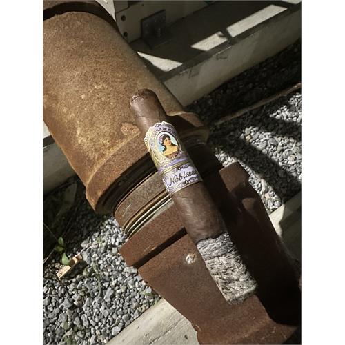 La Aroma de Cuba Noblesse Monarchy 6 1/2 * 56