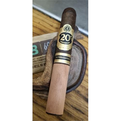 AJ Fernandez 20th Anniversary Toro 6  * 56