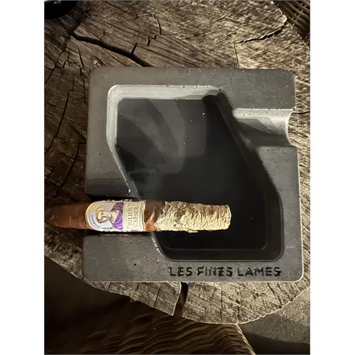 Diamond Crown Julius Caeser The Troublemaker 5 3/4 * 52