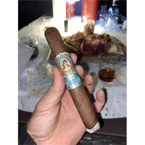 La Aroma de Cuba 94-95 Rated Fresh Pack 5-Cigar Sampler