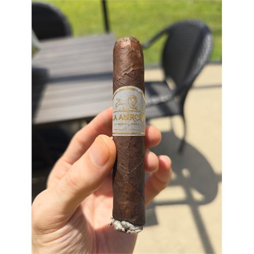 La Aurora Small Batch Lot No. 007 Robusto 4 1/2 * 50