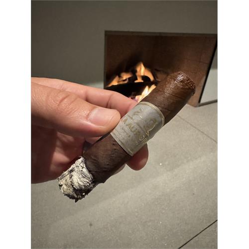 La Aurora Small Batch Lot No. 007 Robusto 4 1/2 * 50