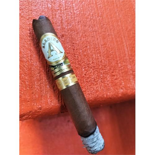 Aladino 85 Aniversario Reserva Toro 6  * 52