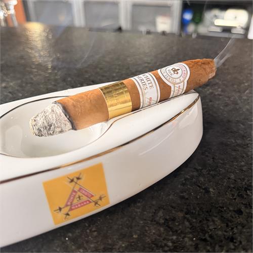 Montecristo White Diadema 6  * 52