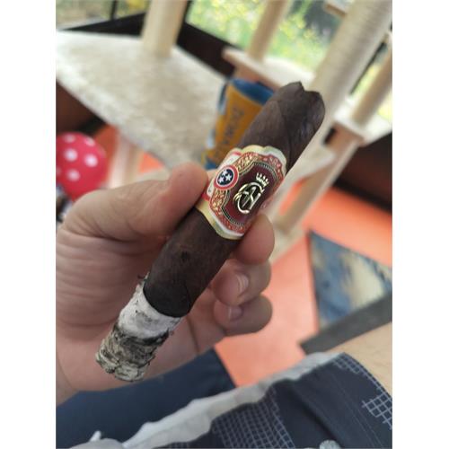Crowned Heads Broadway Epicure 5 1/2 * 56