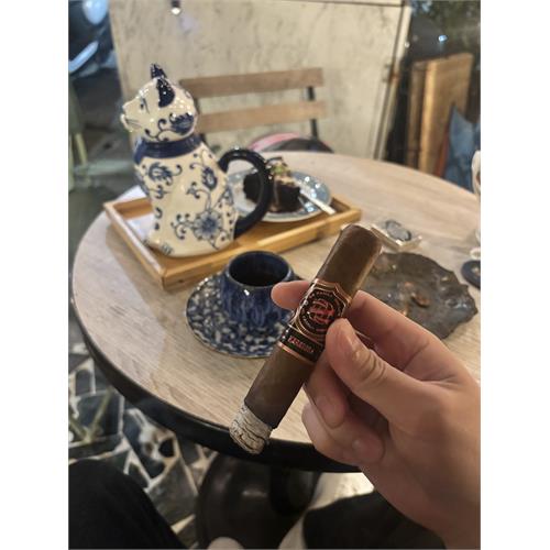 Ozgener Karatoba Robusto 5  * 52