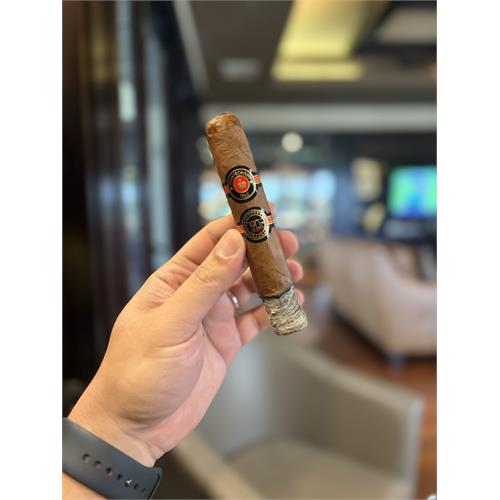 Montecristo 90th Anniversary National 5 1/2 * 56