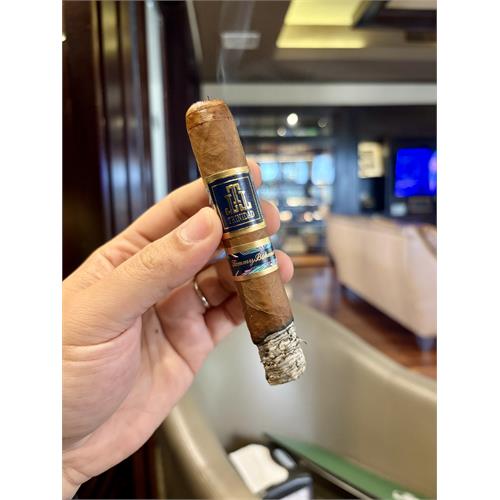 Trinidad x Tommy Bahama Island Collection Harbor 5  * 52