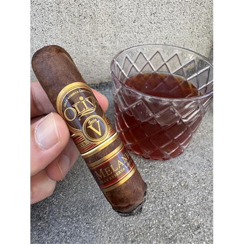 Oliva Serie V Melanio Edicion Ano 2025 5  * 54