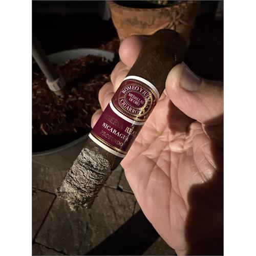 Romeo y Julieta Reserva Real Nicaragua Profundo Toro 6  * 54