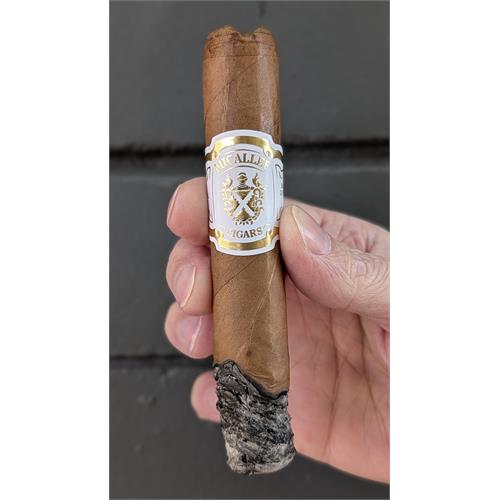Micallef White Robusto 5  * 52