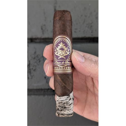 El Titan de Bronze Nicaragua Robusto 5  * 54
