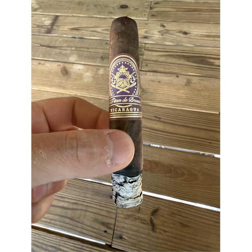 El Titan de Bronze Nicaragua Robusto 5  * 54