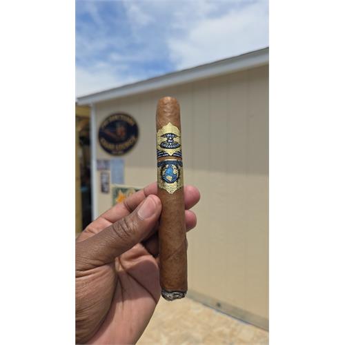 Warped Isla Del Cocodrilo Toro Grande Limited Edition 6 1/2 * 54