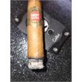 HVC Hot Cake Golden Line Connecticut Half Corona 3 1/2 * 44