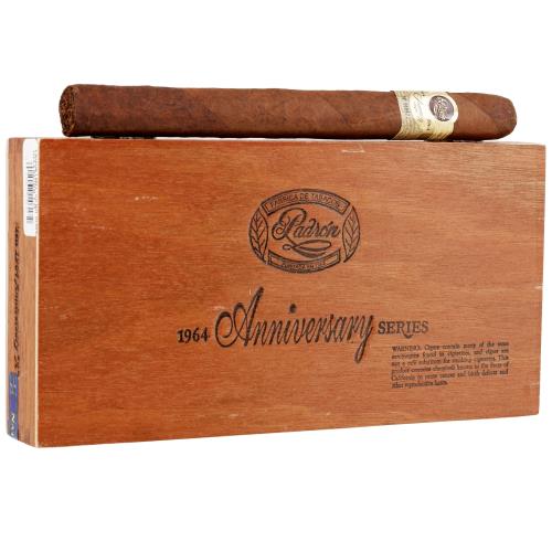 Padron 1964 Anniversary  A  Natural 8 1/4 * 50