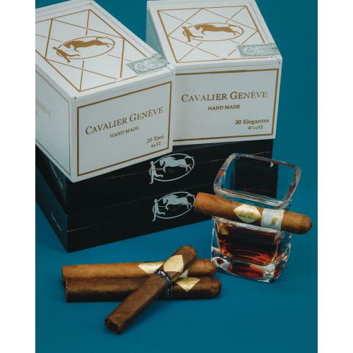 Cavalier Geneve White Series Elegante 4 1/2 * 52, Box of 20