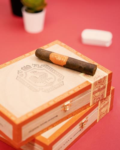 Desvalido Disla Lonsdale 6 1/2 * 46, Box of 20