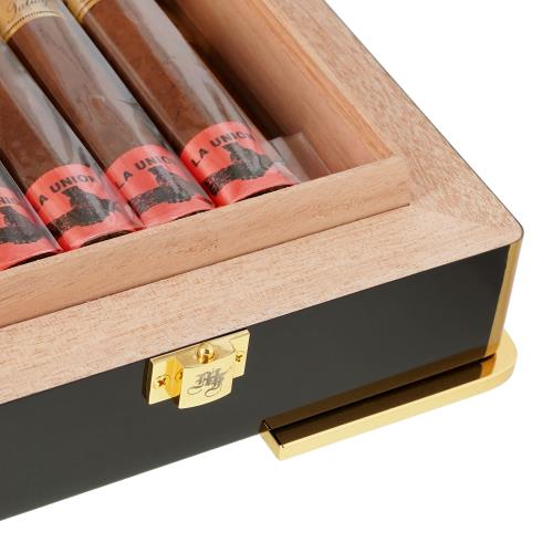 La Union Prominente Especial Black 7 1/4 * 50