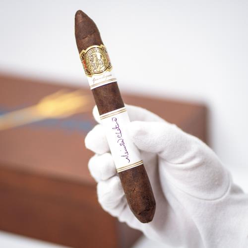 La Gloria Cubana Gran Legado Figurado 7 3/4 * 62, Box of 10