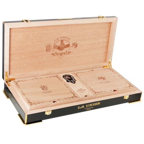 La Union Prominente Especial Black Humidor with Xikar Cutter