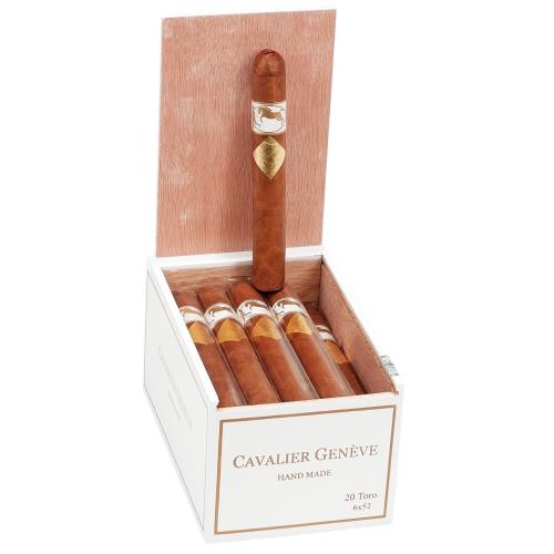 Cavalier Geneve White Series Toro 6  * 52, Box of 20