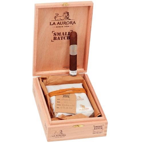 La Aurora Small Batch Lot No. 007 Robusto 4 1/2 * 50, Box of 10