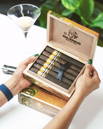 Foundation Olmec Maduro Corona Gorda 5 1/2 * 48